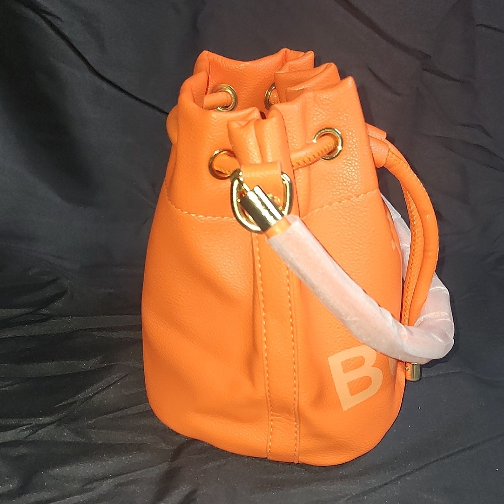 Bucket Shoulder Bag - Picture 5 of 6